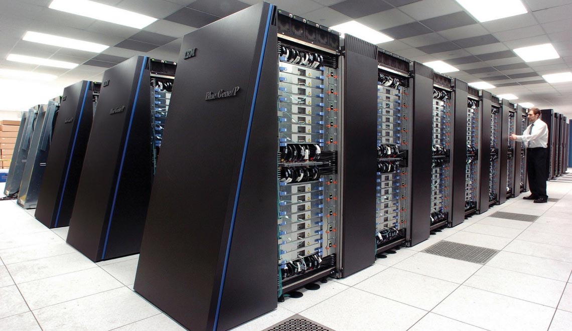 Cloud Supercomputer Facility with Technician